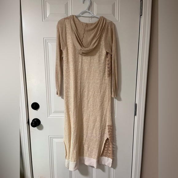 Women's Cream and Tan Open-Front Sweater - Picture 2 of 5